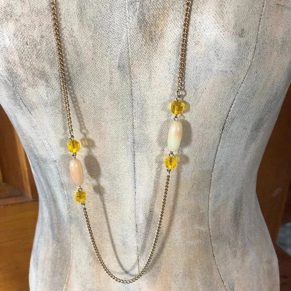 Vtg Sarah Coventry Yellow  Beaded Necklace - Picture 3 of 8